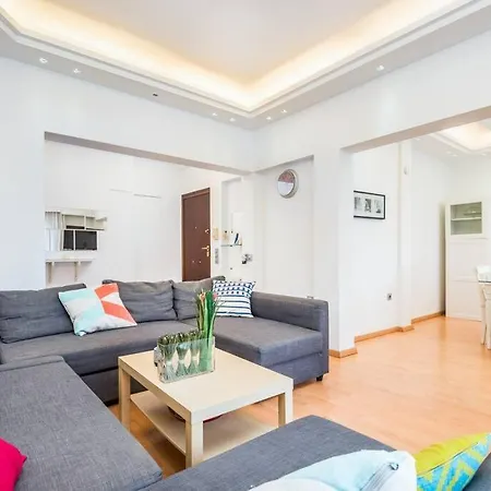 Modern Spacious Apt In Athens-2